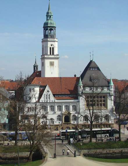 Il museo Bomann, la chiesa protestante 'Stadtkirche' e la casa 'Hoppener' del 1532