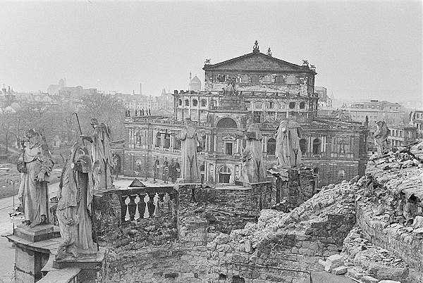 Richard Peter: Dresda 1945