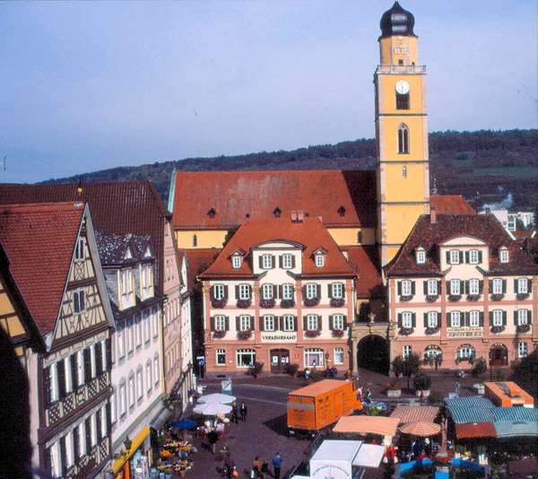 La piazza del mercato con le "Zwillingshuser" (case gemmelle)