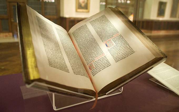 Una delle copie ancora esistenti della Bibbia di Gutenberg