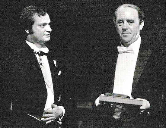 Il re della Svezia Carlo Gustavo conferisce il premio Nobel a Heinrich Bll