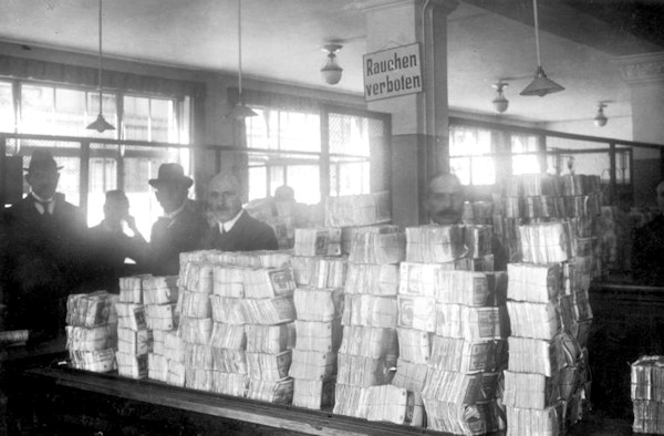 1923: banconote appena stampate