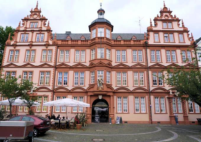 Il palazzo "Zum Römischen Kaiser" del 1653