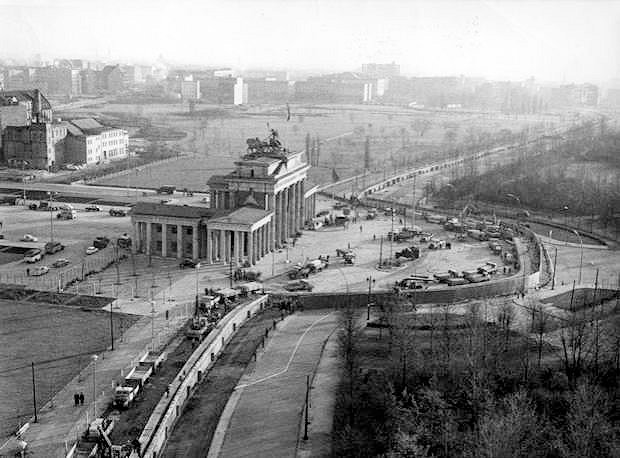 Il muro di Berlino (1961)