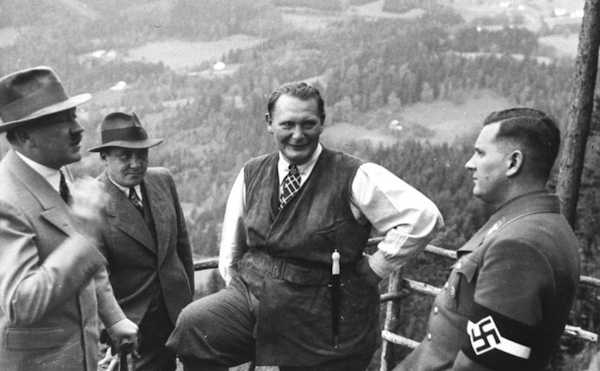 Adolf Hitler, Martin Bormann, Hermann Göring e Baldur von Schirach
