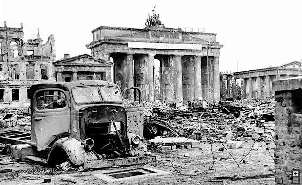 La Porta di Brandeburgo - 1945