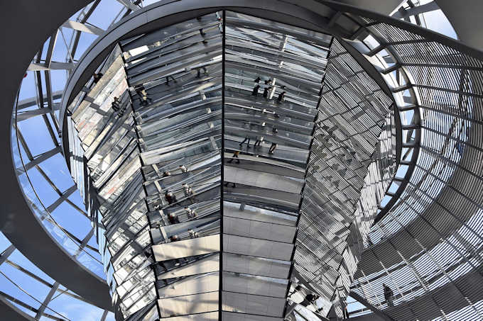 La cupola del palazzo del Reichstag all'interno