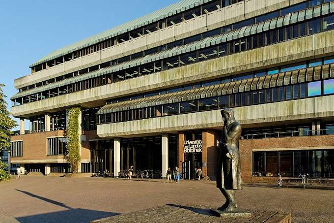 La biblioteca dell'Università di Düsseldorf