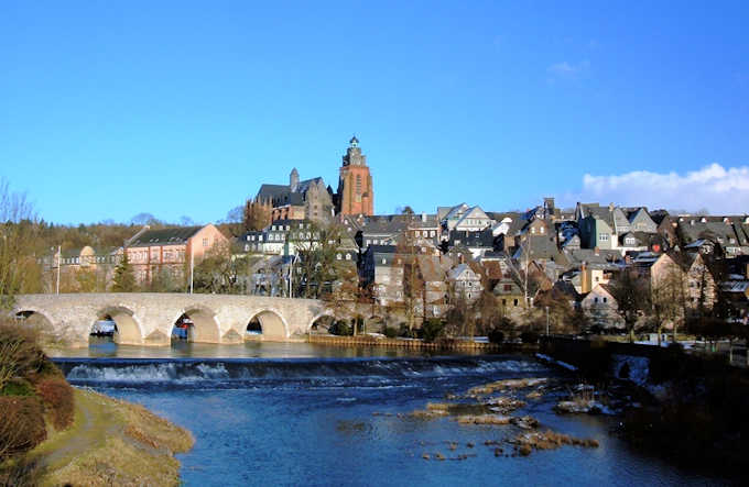 Il duomo, il ponte sul fiume Lahn e il centro storico