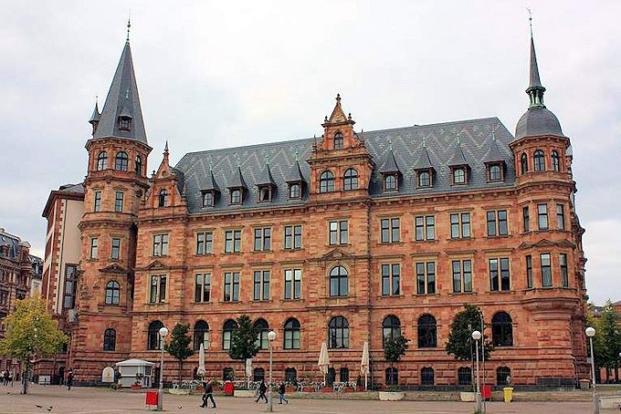 Il nuovo municipio di Wiesbaden