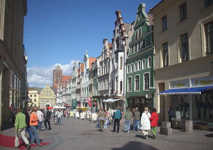 La Krmerstrae, la strada principale per lo shopping a Wismar